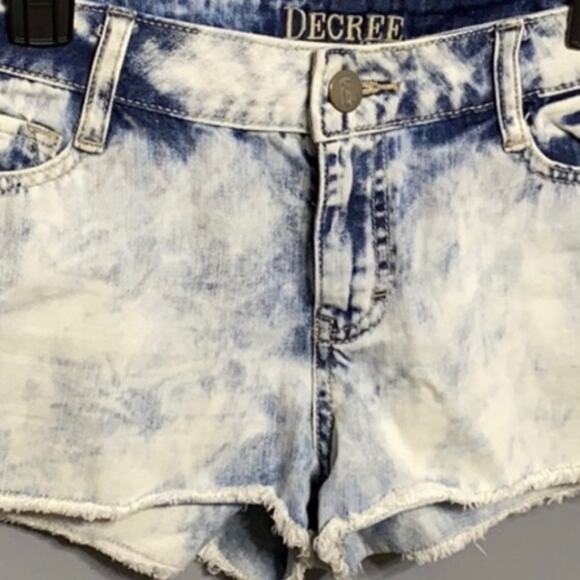 0209 Decree Acid Wash Raw Hem Shorts - Picture 2 of 8